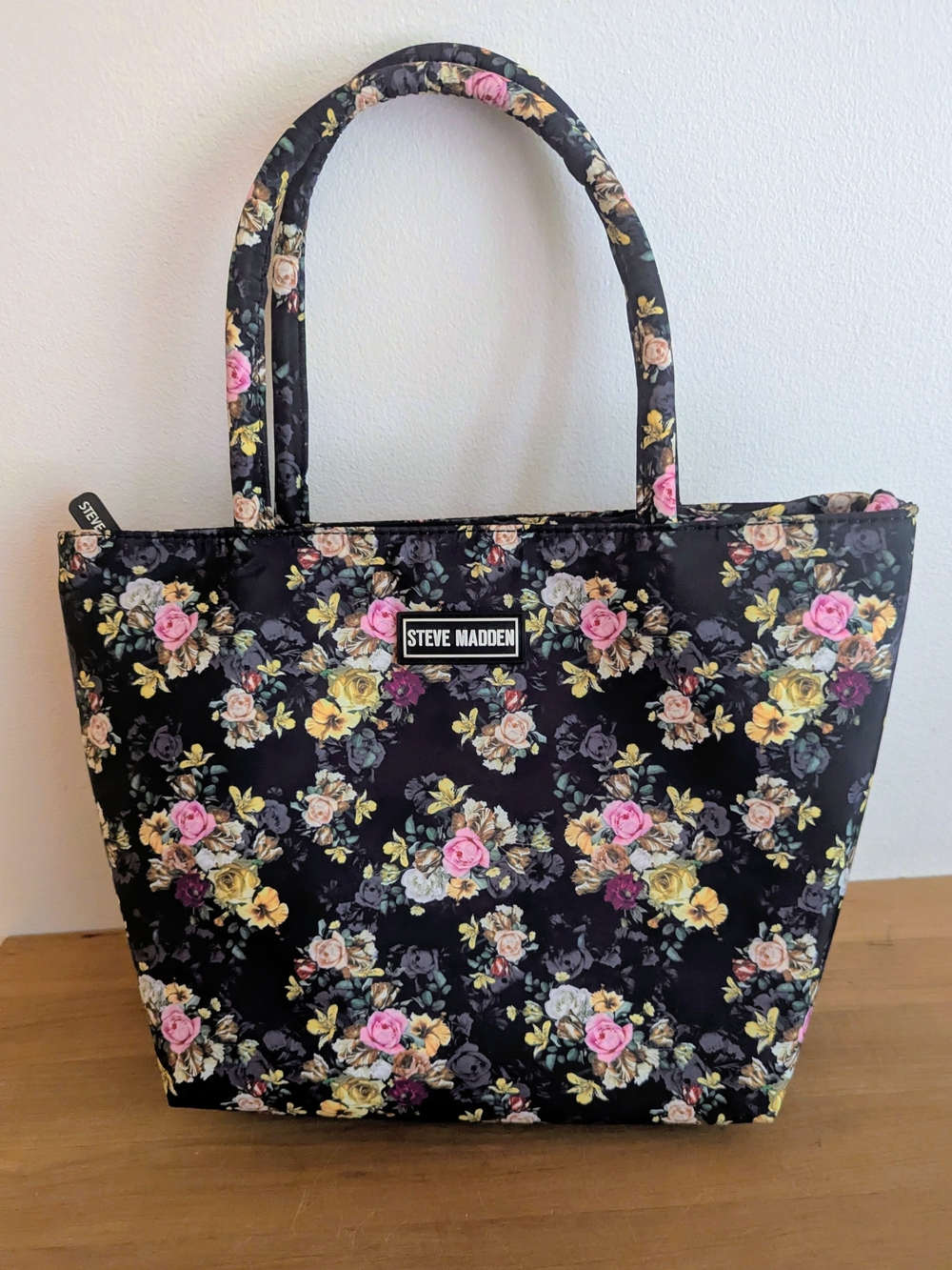 Steve Madden Black Floral Insulated Lunch Tote  Black Floral Mini